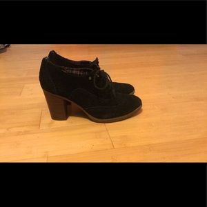 Black Tommy Hilfiger booties